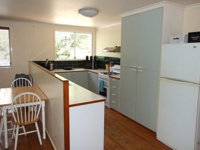 30 McErlean Road, Ravensbourne QLD 4352