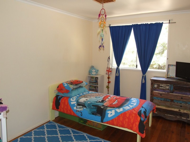 30 McErlean Road, Ravensbourne QLD 4352