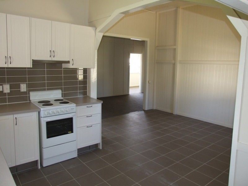 24 James Street, Crows Nest QLD 4355