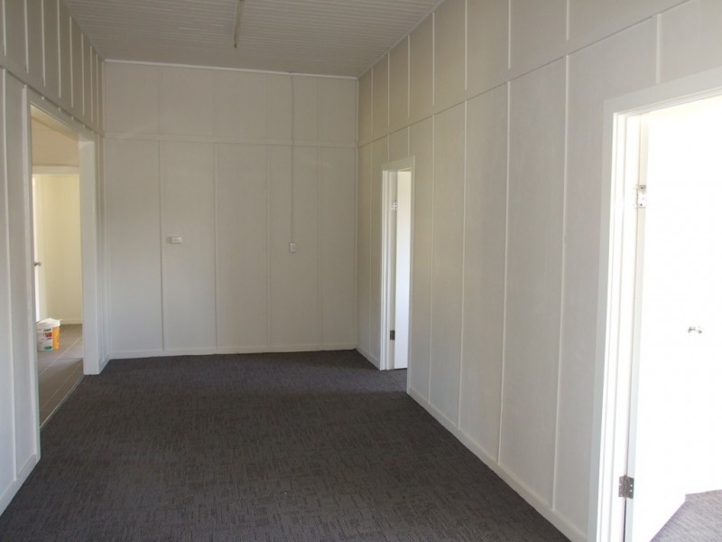 24 James Street, Crows Nest QLD 4355