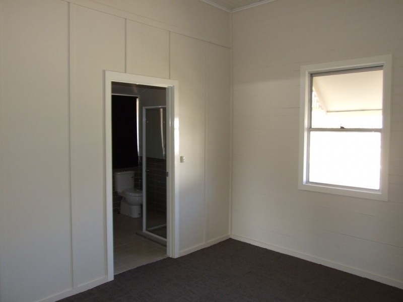 24 James Street, Crows Nest QLD 4355