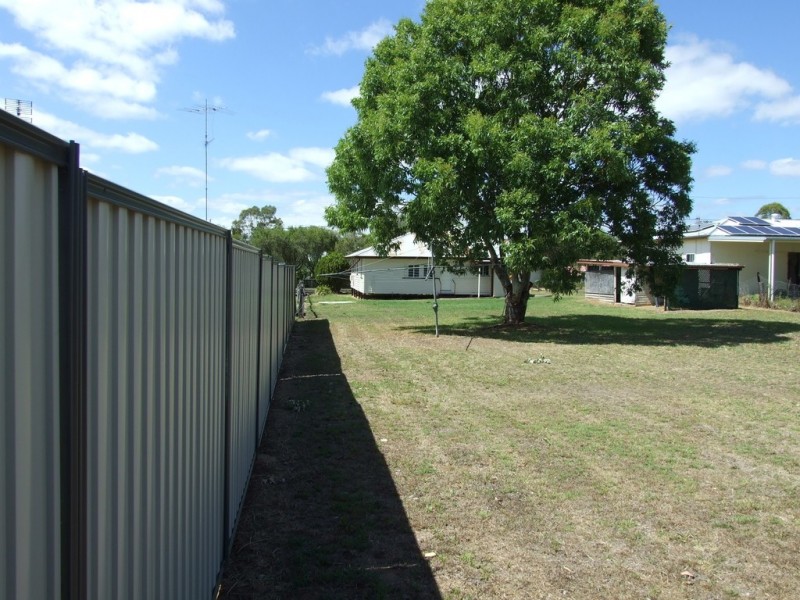 24 James Street, Crows Nest QLD 4355