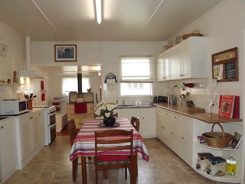 13 Short Street, Crows Nest QLD 4355