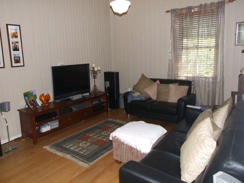 34 South Street, Crows Nest QLD 4355