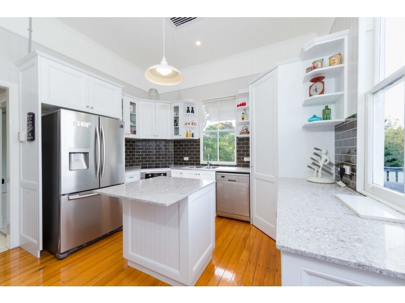 8 William Street, Crows Nest QLD 4355