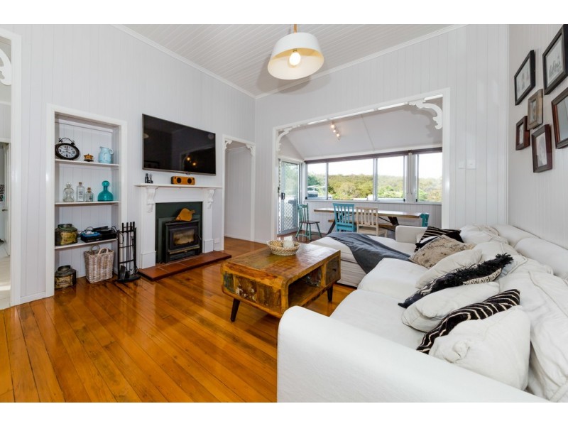 8 William Street, Crows Nest QLD 4355