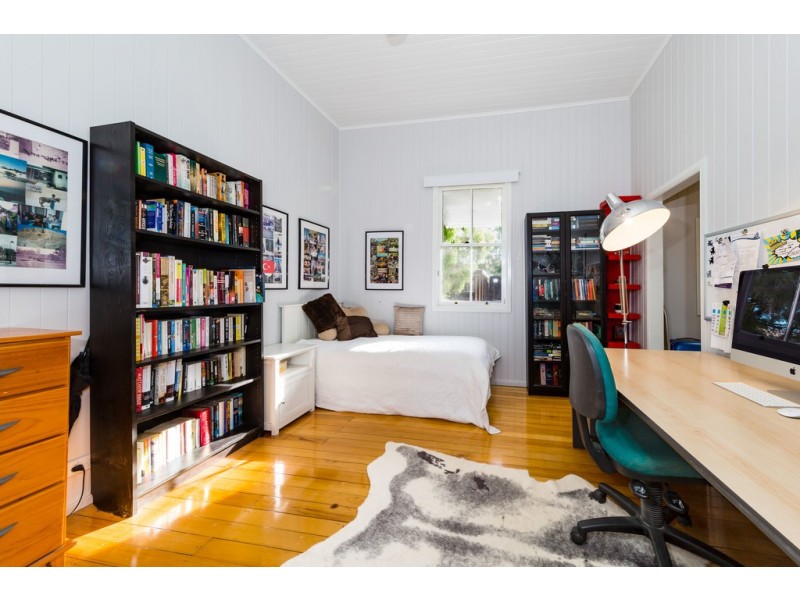 8 William Street, Crows Nest QLD 4355