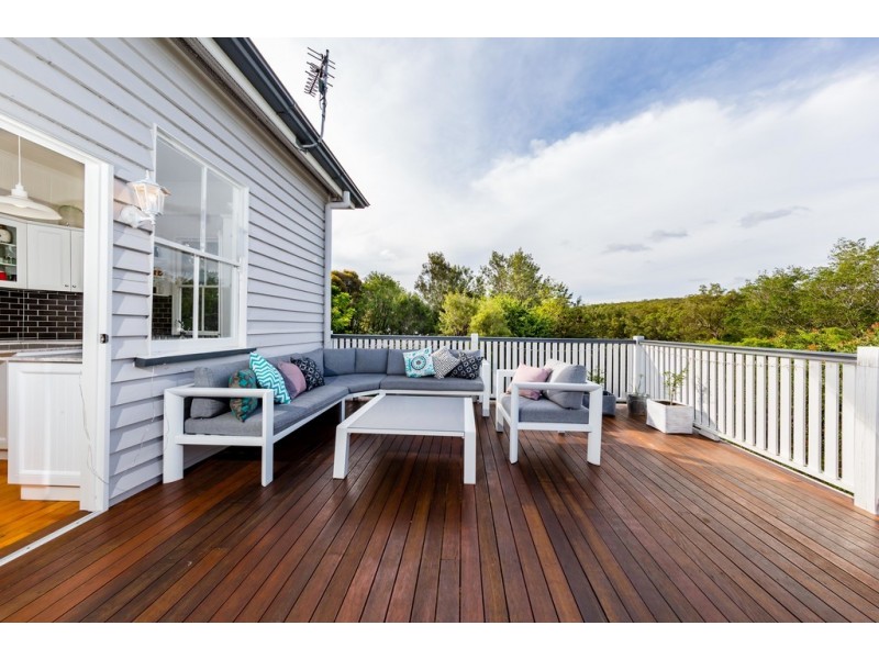 8 William Street, Crows Nest QLD 4355