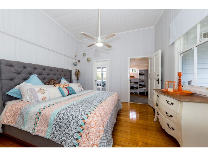 8 William Street, Crows Nest QLD 4355