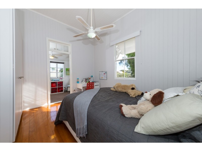 8 William Street, Crows Nest QLD 4355