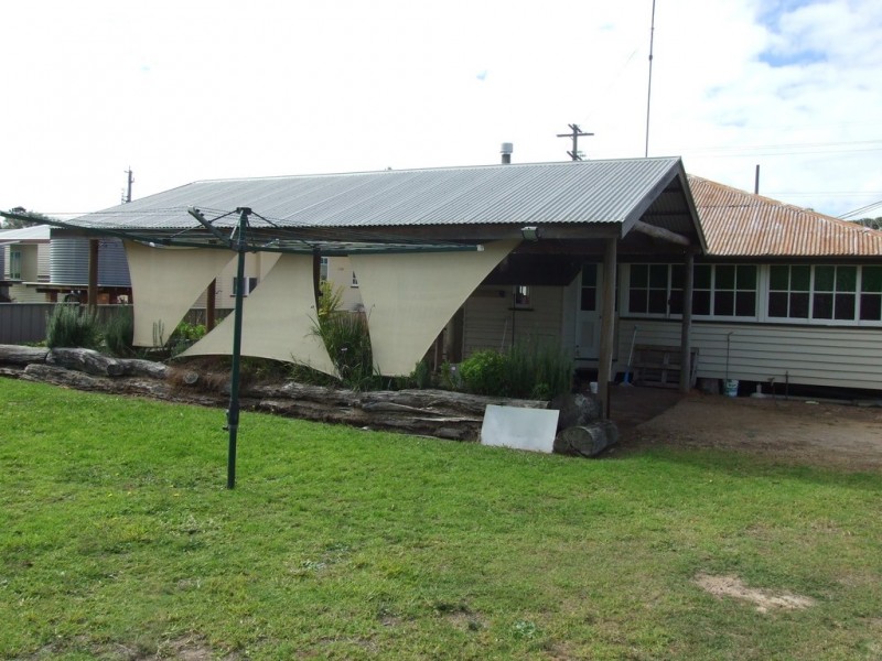 17 Grace Street, Crows Nest QLD 4355