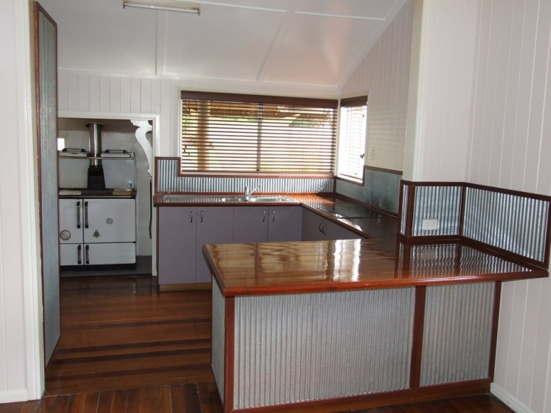 17 Grace Street, Crows Nest QLD 4355