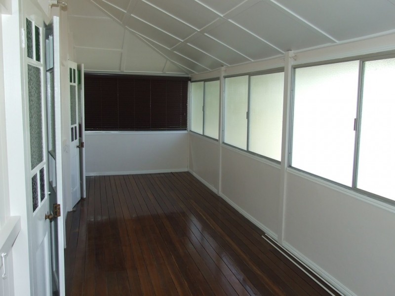 17 Grace Street, Crows Nest QLD 4355