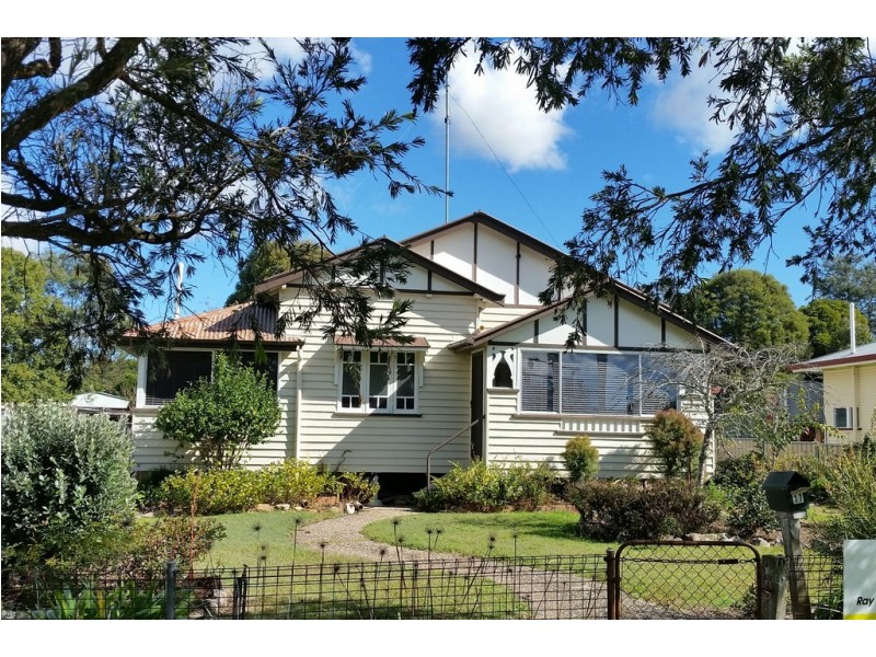 17 Grace Street, Crows Nest QLD 4355