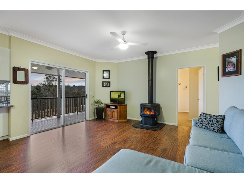 21 Sewell Road, Crows Nest QLD 4355