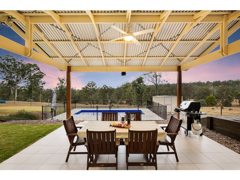21 Sewell Road, Crows Nest QLD 4355
