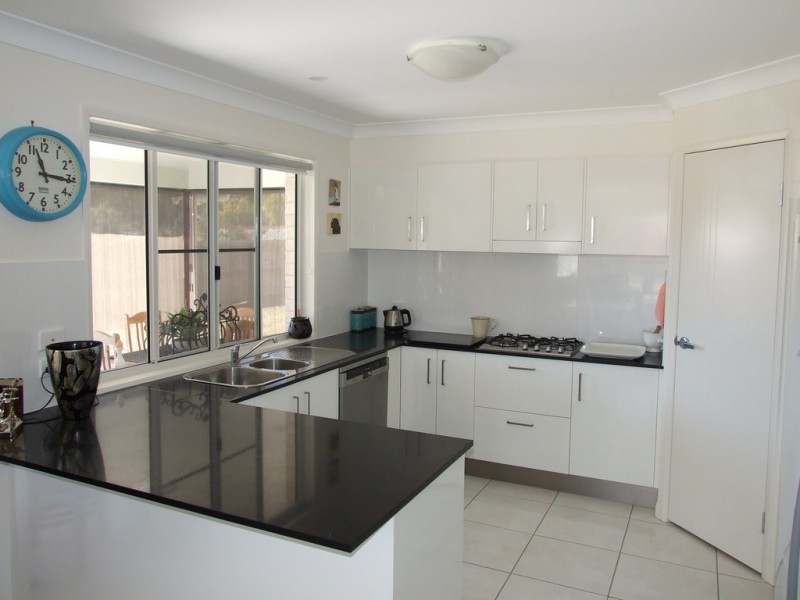 76 Naomi Drive, Crows Nest QLD 4355