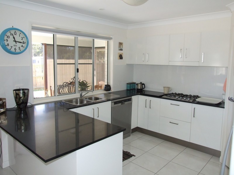 76 Naomi Drive, Crows Nest QLD 4355