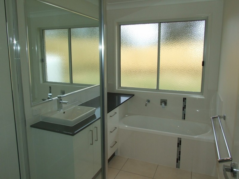 76 Naomi Drive, Crows Nest QLD 4355