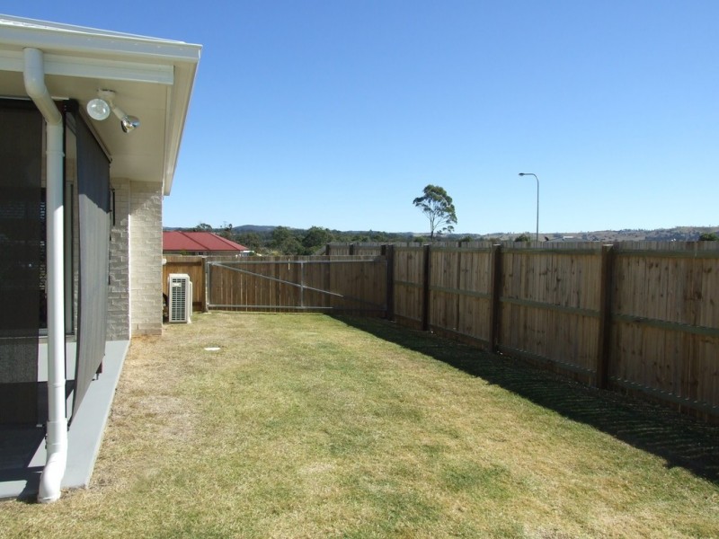 76 Naomi Drive, Crows Nest QLD 4355