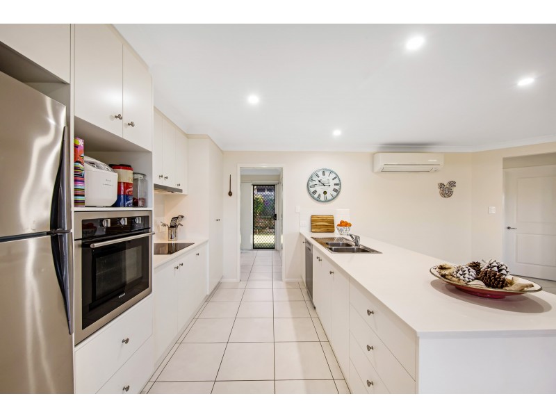 11 Cedarwood Drive, Crows Nest QLD 4355