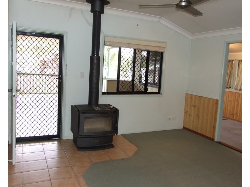 1 New England Highway, Crows Nest QLD 4355