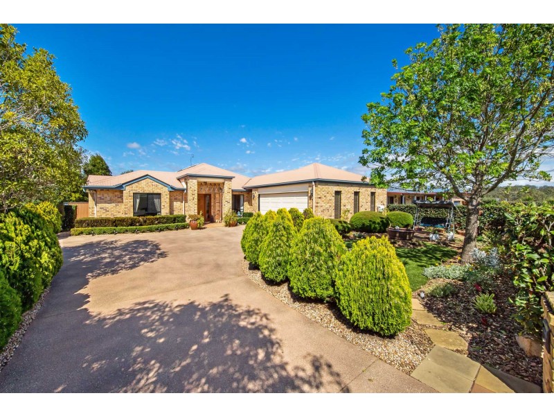 7 Lee Court, Crows Nest QLD 4355