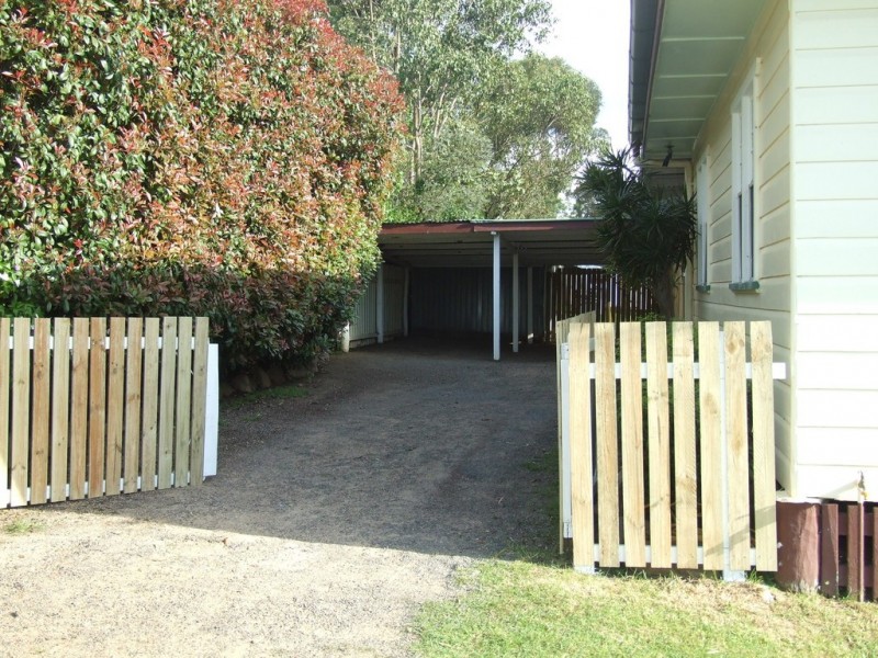 17 Albert Street, Crows Nest QLD 4355