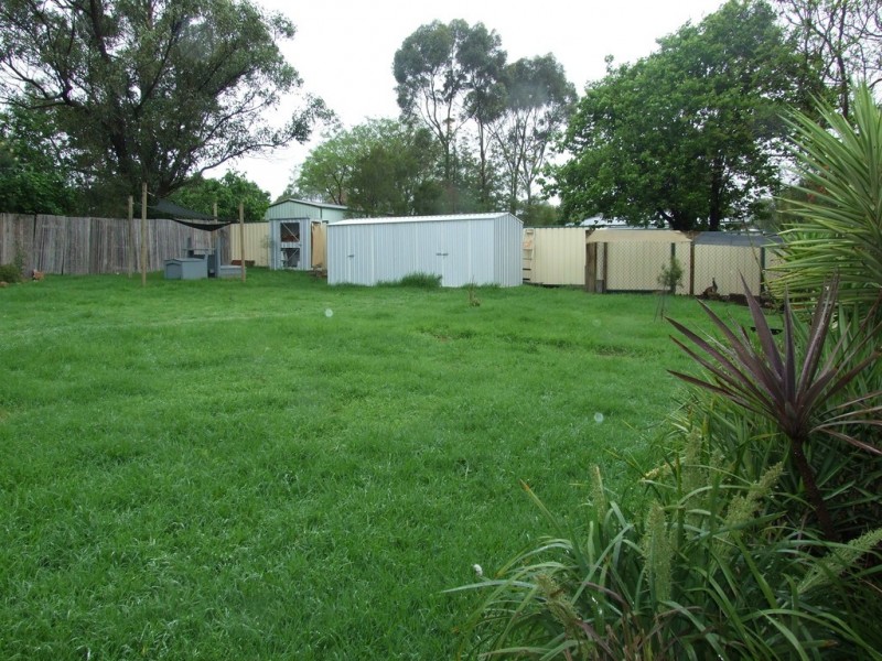17 Albert Street, Crows Nest QLD 4355