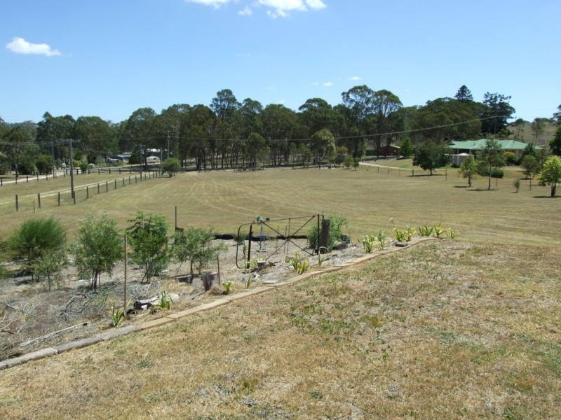 14 Devoncourt Rd, Crows Nest QLD 4355