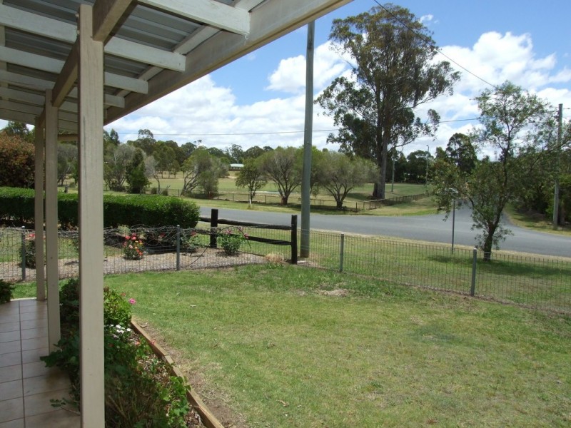 49 Albert Street West, Crows Nest QLD 4355