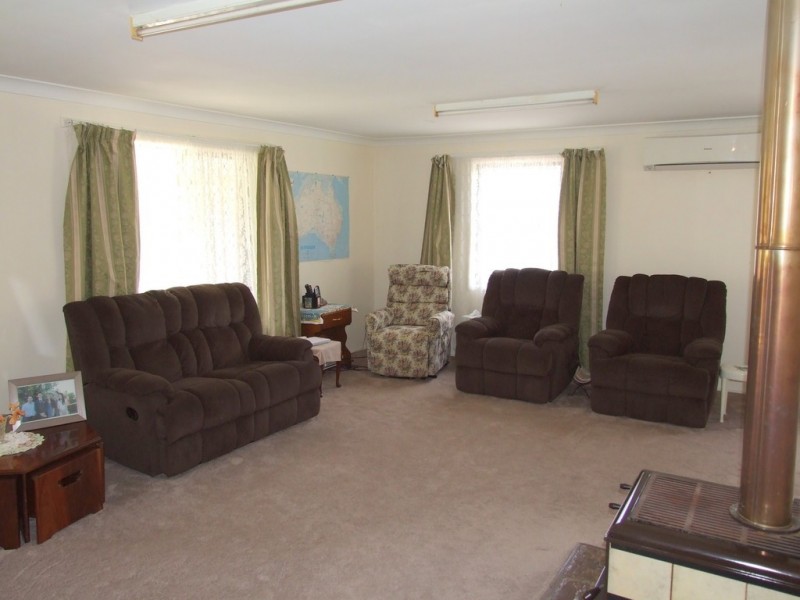 49 Albert Street West, Crows Nest QLD 4355