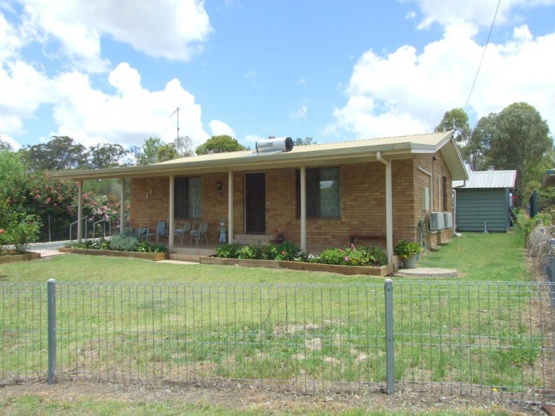 49 Albert Street West, Crows Nest QLD 4355