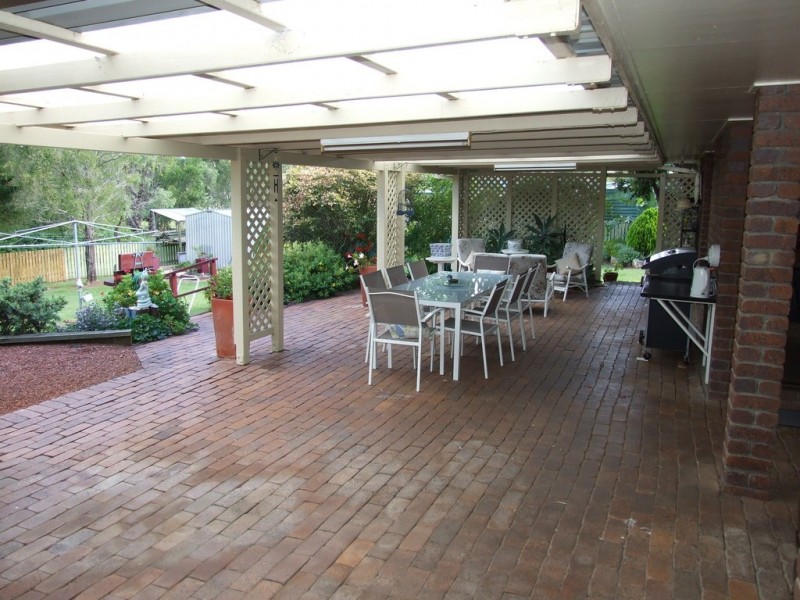 15 Railway Terrace, Crows Nest QLD 4355