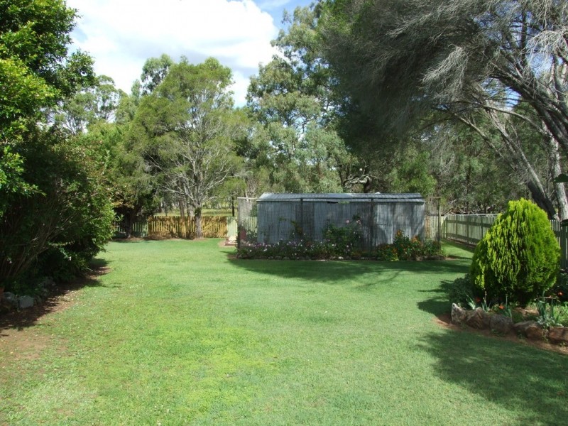 15 Railway Terrace, Crows Nest QLD 4355