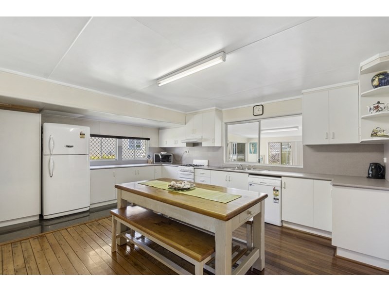 20 James Street, Crows Nest QLD 4355