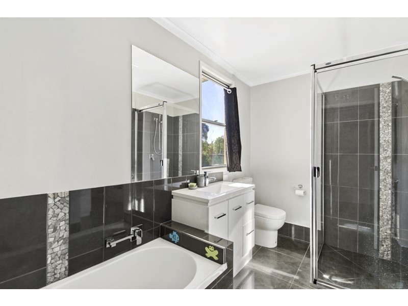 20 James Street, Crows Nest QLD 4355