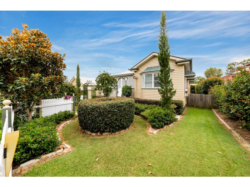 16 Samuel Avenue, Crows Nest QLD 4355