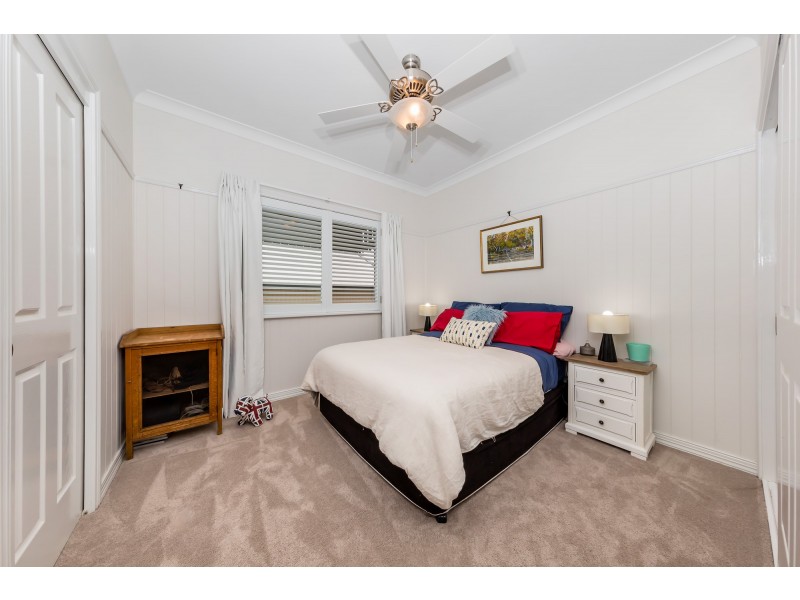 16 Samuel Avenue, Crows Nest QLD 4355