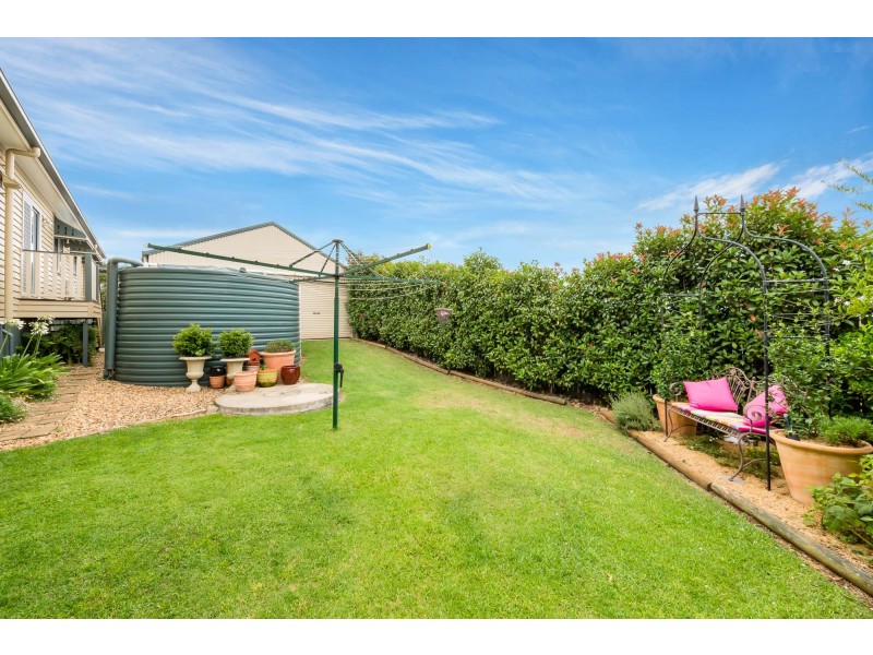 16 Samuel Avenue, Crows Nest QLD 4355