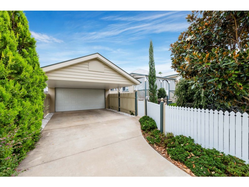 16 Samuel Avenue, Crows Nest QLD 4355