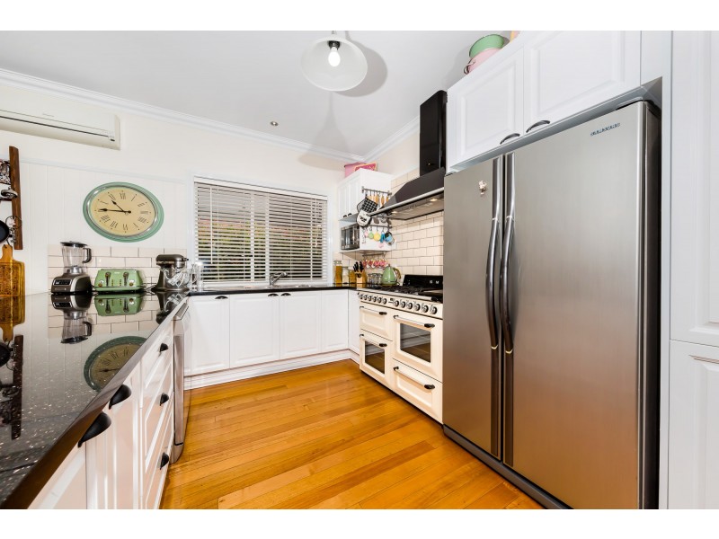 16 Samuel Avenue, Crows Nest QLD 4355