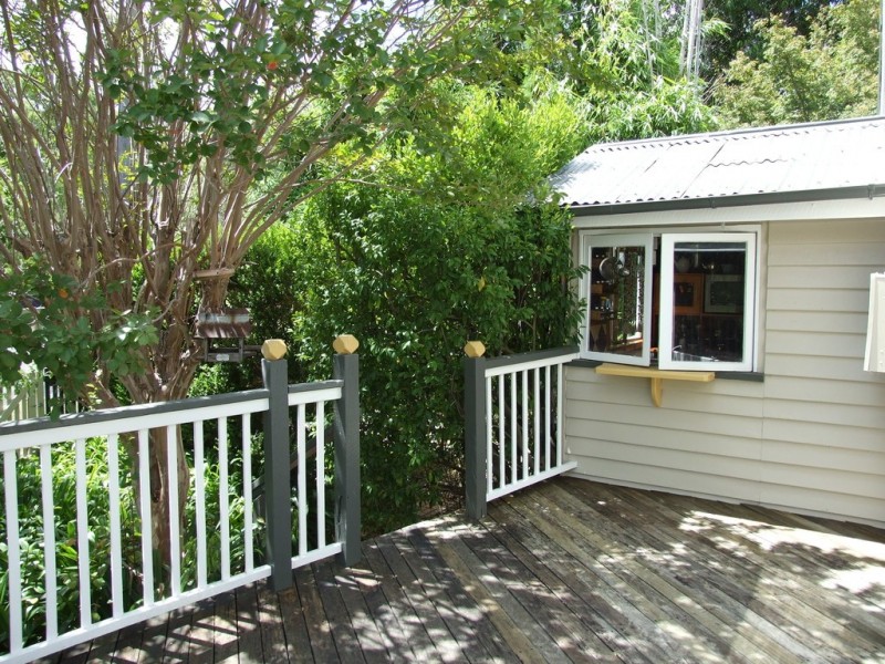 11 Jones Street, Crows Nest QLD 4355