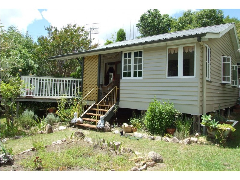 11 Jones Street, Crows Nest QLD 4355