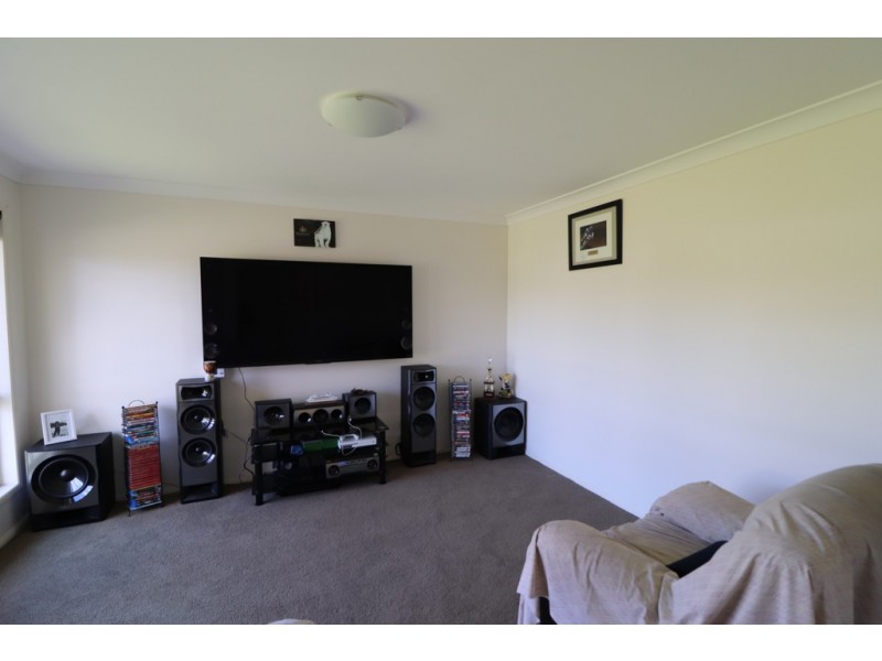 5 Alexander Close, Crows Nest QLD 4355