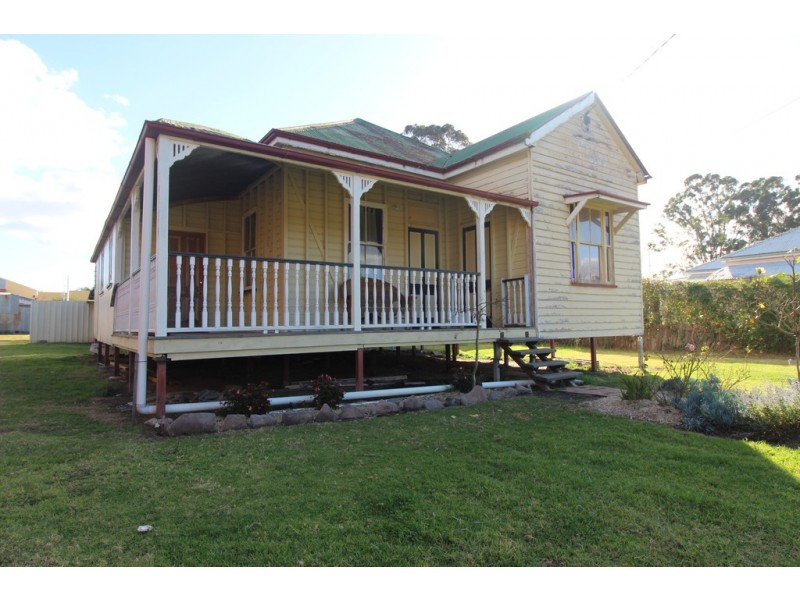 19 Esk Street, Crows Nest QLD 4355