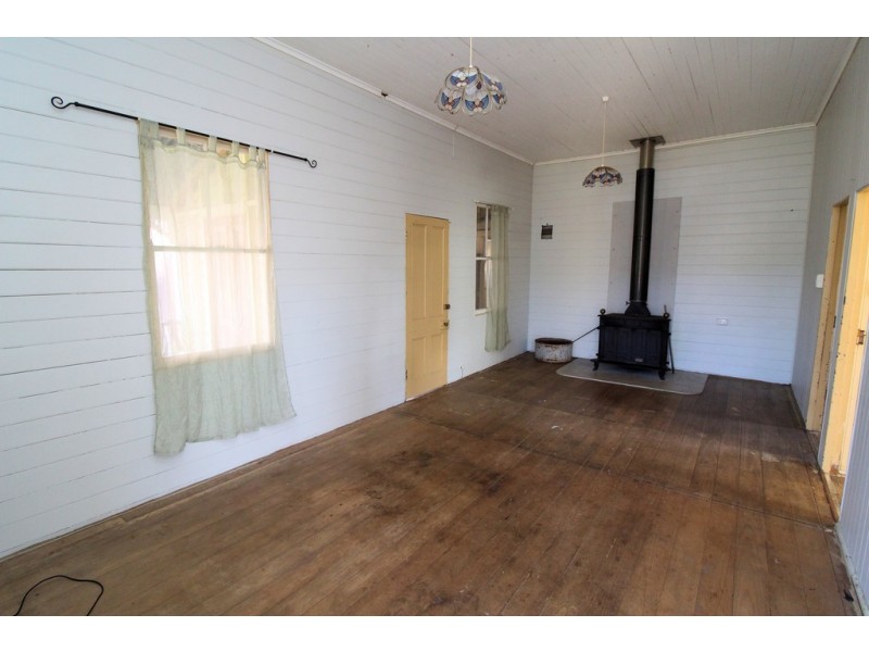 19 Esk Street, Crows Nest QLD 4355