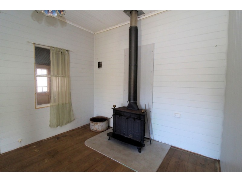 19 Esk Street, Crows Nest QLD 4355