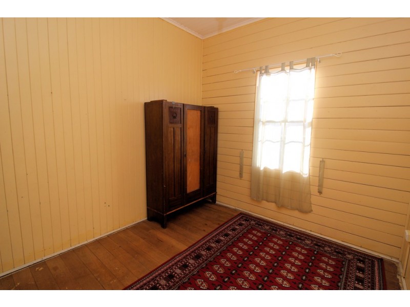 19 Esk Street, Crows Nest QLD 4355