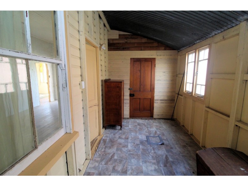 19 Esk Street, Crows Nest QLD 4355